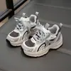 Tenis para niños zapatos de niño 2025 primavera nuevo estilo niños medianos y grandes zapatos casuales de malla zapatos para correr zapatos de papá de niña