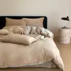 Juego de ropa de cama de cuatro piezas de terciopelo de leche de color sólido minimalista de grado A, engrosado para el calor del invierno, funda de edredón y sábana bajera de forro polar coral, disponible para compra grupal como regalo
