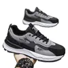 Nuevos Zapatos de Hombre Verano 2026: Zapatos de Malla Transpirable Estilo Papá, Modernos y Versátiles, Zapatos de Malla de Suela Gruesa de Moda, Modelo Popular para Venta al por Mayor