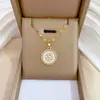 [Acero de Titanio] Conjunto de Collar y Pendientes Redondos de Camelia Lujo Ligero Incrustaciones Micro Personalidad Elegante Combinación de Collar para Oreja de Banquete