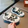 Tênis Esportivo Infantil para Exterior 2026 Novo Modelo Início do Outono para Meninas Malha Dupla Tênis Pai com Velcro Antiderrapante para Caminhada Corrida