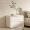 Mesita de Noche Minimalista Moderna Estilo Crema 2025 Almacenamiento Extra Estrecha Modelo Nuevo Tres Niveles Lujo Ligero Almacenamiento de Dormitorio Mesita de Noche Uso en el Hogar
