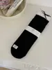 Nuevos calcetines de otoño e invierno para mujer hasta la pantorrilla, color liso con encaje, color Morandi, estilo coreano versátil, calcetines apilables de algodón peinado hasta la pantorrilla para mujer
