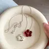 Collar Colgante de Flor Roja Casual y de Alta Gama para Mujer, Lujo Accesible, Único, Exquisito y de Moda Cadena para el Cuello, Cadena para la Clavícula