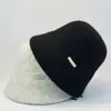 Chapéu de Balde de Pelúcia Liso Novo para Outono e Inverno com Circunferência da Cabeça Grande para Mulheres, Chapéu de Balde Quente Versátil Simples Japonês de Alta Qualidade para Afinar o Rosto