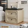 Mesa de Cabeceira Usada para Quarto de Casa 2026 Novo Modelo Creme Luxo Leve High-End Madeira Maciça Pequeno Armário de Armazenamento de Cabeceira