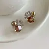 Brincos de Pérola Champagne de Alto Padrão Francês com Cristais Quadrados, Elegância de Luxo Leve, Temperamento de Alto Padrão, Brincos Versáteis com Pino de Prata