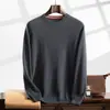 Suéter de cashmere bicolor outono e inverno 2024 novo masculino gola redonda base de lã, corte solto, pulôver de manga comprida, suéter quente