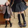 Direto do Fabricante: Saias Plissadas para Meninas Outono/Inverno 2026, Saias Plissadas Infantis, Saias Curtas de Couro PU Estilo Escolar para Meninas, Atacado