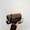 Bolso de Primavera y Verano de Alta Gama para Mujer 2024 Nuevo Popular Bolso de Hombro Sobaco Niche Banda Ancha Cruzado Silla de Montar