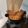 Bolsa Grande de Bordado com Pedras Estilo Retrô para Mulheres 2025 Nova Moda Bolsa de Ombro para o Dia a Dia Bolsa Tote Estilo Balde