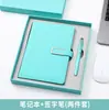 Set de regalo personalizado que incluye un termo, una laptop, una batería externa y un paraguas, con el logotipo de una empresa, adecuado para eventos de negocios y como regalo práctico