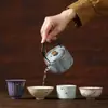 Productos Culturales y Creativos de la Ciudad Prohibida: Juego de Tetera de los Cinco Hornos Famosos, una Caja de Regalo Cerámica de Alta Gama para la Ceremonia del Té, Perfecta como Regalo para Personas Mayores o para Ocasiones de Negocios