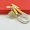 Moda Versátil Hazte Rico Inmediatamente Tesoro Princesa Por Favor Hazte Rico Llavero Creativo Colgante para Bolso Artículo de Moda