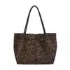 Yaozi 2026 bolso tote casual de gran capacidad para principios de otoño, bolso de axila estampado de leopardo para el trabajo, bolso de hombro versátil