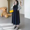 Foto real~ Vestido colete de veludo cotelê de abotoamento simples soltinho para outono de gestantes + blusa base com gola alta e renda em formato de coração