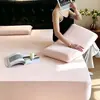 Funda de Cama Ajustable de Terciopelo con Piel de Arroz Glutinoso Juego de Tres Piezas Cubierta Protectora a Prueba de Manchas y Polvo para Colchón Cubierta de Colchoneta Marrón Venta al por Mayor Dropshipping Transfronterizo