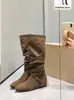 Novas Botas Femininas Estilo Martin Outono/Inverno 2026, Bico Redondo, Solado Grosso, Salto Plataforma, Tamanho Grande, Detalhe de Fivela, Cano Médio, Botas de Cavaleiro