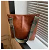 Nova moda de verão 2023 bolsa balde portátil de ombro com alça longa capacidade grande bolsa feminina suporte para grande quantidade de atacado lote misto