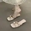 Primeiro Encontro Ji Sandálias Exquisitas Francesas Femininas Chinelos de Uma Tira com Laço Femininos Para Uso Externo no Verão Chinelos Delicados de Salto Baixo Abertos na Ponta