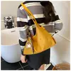 Nova Bolsa Bolinho Fosca Retrô de Outono 2026 Feminina para o Dia a Dia Super Quente Moda Tendência Popular Bolsa de Ombro Único Tendência