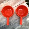 Cucharón rojo para agua doméstico grande mango largo color sólido plástico cucharón para agua suministros de cocina tienda de dos pesos superventas