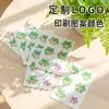 Patrón de Alta Definición de Dibujos Animados de Rana Pequeña Personalizado Tela No Tejida Sin Aceite Adhesivo Autoadhesivo Diseño Divertido Pegatinas de Tela Rociables con Agua
