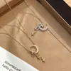 Bajo el Árbol Banyan Plata de Ley S925 Popular Cadena para Clavícula con Borla de Estrella y Luna para Mujer, Único y de Alta Gama, Regalo para Novia