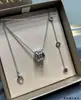 Collar de Cerámica Blanco y Negro Versión Alta V Dorada Cadena de Clavícula Pequeño Hombre Rojo Caridad Cadena Gruesa Chapada en Oro de 18K