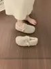 Sapatos Peludos Femininos Tendência para Calçar e Usar ao Ar Livre, Novo Estilo Outono/Inverno 2025, Sola Plana, Quentes, Forrados com Lã de Carneiro