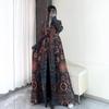 Popular Trench Coat de Outono Plissado Issey Miyake Feito Sob Medida para Comércio Exterior com Mangas Longas Estampadas e Peça de Roupa Estilo Capa para Mulheres