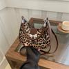 Bolsa de mão com estampa de leopardo estilo coreano, bolsa feminina nova, 2024, bolsa de axila estilosa, bolsa transversal com corrente