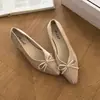 Sapatos Mary Jane Retrô Franceses Femininos Coleção Outono 2026 Bico Fino Apontado Laço Salto Grosso Aumentador de Altura Temperamento Corte Baixo Sapatos