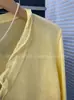Cardigã de Tricô Solto com Gola V e Mangas Longas, com Detalhes Vazados e Babados, Cor Amarelo Primavera, Combinando com o Tom de Pele, Estilo Coreano Dongdaemun, para Mulheres