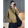 Moletom com capuz e colete patchwork falso de duas peças para mulheres, novo estilo outono 2026, com capuz, solto, estiloso, modelador, versátil, jaqueta curta da moda