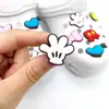 Nuestra empresa suministra zapatos de jardín, zuecos, accesorios, hebillas para zapatos, flores para zapatos, hebillas para pulseras, hebillas para zapatos de pegamento de PVC en stock.