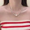Colar de Pérolas Prateadas Quebradas para Mulheres, Nova Corrente Popular para Clavícula, Acessório de Pescoço de Moda de Luxo Leve e de Nicho