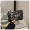 Design Artístico Textura Bolsa para Celular Bolsa Feminina 2025 Outono Simples Casual Bolsa de Ombro com Corrente Bolsa Transversal Estampa de Leopardo