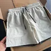 Shorts de Retalhos Xadrez Estilo Americano para Homens, Calça Esportiva Fina de Secagem Rápida para o Verão, Design Casual Solto, Shorts de Praia de Cinco Pontos