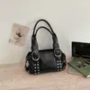 2026 Nova Bolsa de Axila com Rebites Estilo Coreano Bolsa de Ombro Único Transversal de Ombro Moda Versátil Bolsa de Mão para o Dia a Dia