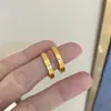 Anillo de Acero de Titanio para Mujer para Hacerse Rico Rápidamente, Chapado en Oro, Conserva el Color, Estilo Pareja, Joyería Versátil de Moda, Banda Lisa Accesorio para la Mano