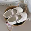 Sapatilhas de bico redondo com laço para mulheres, novos sapatos baixos estilo coreano para o verão de 2026, sapatos Mary Jane fofos para estudantes