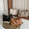 Bolso de hombro casual relajado, nuevo bolso tipo almohada vintage simple transfronterizo, bolso de mano de gran capacidad con textura de cuero suave para mujer