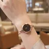 Gedi Nuevo Reloj Sencillo Dorado y Blanco con Pulsera para Mujer Resistente al Agua Elegante Versátil para el Trabajo y el Viaje Diario Reloj de Cuarzo