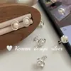 Brincos Coreanos Estilo Ins Exquisitos, Delicados e de Alto Padrão em Prata Esterlina S925, Studs Ovais Vazados com Pérola e Design Estiloso