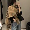 Bufanda de Seda y Lana a Cuadros Nueva de Otoño/Invierno Chal de Moda Popular de Gama Alta Accesorio Versátil para el Viaje Diario