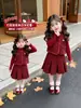 Conjunto de Roupa de Ano Novo para Meninas Outono Inverno 2026 Novo Estilo Menina Pequena Colete Vermelho Engrossado Saia Curta Roupas de Ano Novo para Bebê
