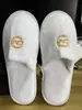 Pantuflas Gruesas Personalizadas al por Mayor para Hoteles de Lujo, Casas de Huéspedes, Salones de Belleza, Hospitalidad Doméstica Desechable, Engrosadas para Uso en Hotel
