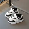 Zapatos de Lona Bajos para Niñas Suela Suave Zapatos de Bebé Nuevo Estilo Primavera y Otoño 2025 Zapatos Deportivos para Niños Zapatos Blancos para Niños Modernos