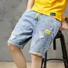 Shorts de Mezclilla de Verano Ropa de Exterior para Hombre de Cinco Puntos Estilo Rapper Tendencia Marca Trendy Ins Pantalones Medianos Flojos para Hombre de Cinco Puntos